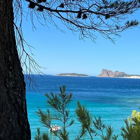 Entre Village Et Plages. Saint-Cyr-sur-Mer